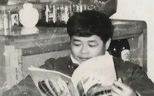 Cậu bé bỏ học năm 14 tuổi vì nhà nghèo, sau này thành "ông trùm kính" thế giới, quay về tặng trường cũ hàng chục tỷ đồng