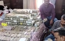 Đột kích nhà “ông trùm” vụ lừa đảo 160 tỷ đồng, thu giữ 14 kg vàng, 294 kg bạc và hơn 46 tỷ đồng tiền mặt