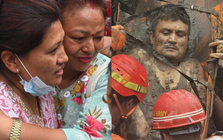 Lời kể của 2 công nhân được cứu sống ở Nepal: 9 ngày không thức ăn, bóng tối bủa vây, liên tục tụng chú Hindu để giữ vững tinh thần