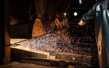Một kim loại mang tính sống còn trong sản xuất công nghệ, công nghiệp vừa lập đỉnh mới