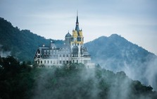 Việt Nam có một lâu đài cổ tích, nguy nga “phơi sương” giữa nơi được mệnh danh là "Đà Lạt của miền Bắc", 3 năm liên tiếp được World Travel Awards vinh danh