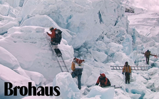 Việc nguy hiểm nhất con người có thể làm trên núi Everest là gì?