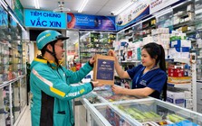 Tỷ phú Phạm Nhật Vượng bắt tay nữ tướng Nguyễn Bạch Điệp
