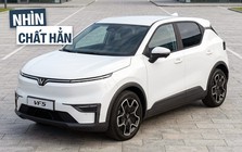 VinFast VF 5 mới lộ diện không che với các điểm nhận diện khác nhau: Dễ có nhiều bản, bản cao cấp có viền chrome 'cánh chim', mâm 2 tông màu sành điệu