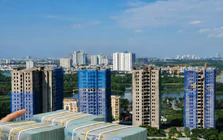 Ngân hàng rao bán 'đất vàng' Hà Nội, tính thu giữ biệt thự ở TPHCM