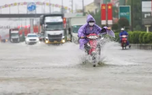 Miền Trung bước vào đợt mưa lớn kéo dài, miền Bắc giảm nhiệt