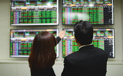 SSI Research khuyên chốt lời khi VN-Index lên 1.580 điểm trong tháng 1, điểm tên 10 mã cổ phiếu đáng "xuống tiền"
