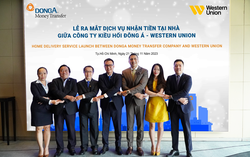 Kiều Hối Đông Á và Western Union ra mắt dịch vụ chi trả kiều hối tận nhà Kiều Hối Đông Á và Western Union ra mắt dịch vụ chi trả kiều hối tận nhà