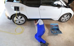 Bí mật các hãng xe điện muốn giấu kín: Chi phí sửa chữa đắt hơn nhiều so với ô tô xăng, khó tháo dời vì dùng nguyên liệu lạ