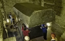 Bí ẩn về quan tài khổng lồ của đền Saqqara Serapeum ở Ai Cập