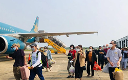 Giá vé máy bay Hà Nội - TPHCM giảm mạnh