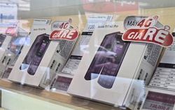 Điện thoại "cục gạch" 4G bán chạy gấp 5 lần cận ngày cắt sóng 2G