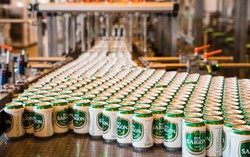 Sabeco (SAB) gặp khó khi nhiều hộ kinh doanh đóng cửa, nỗ lực tìm kênh phân phối mới