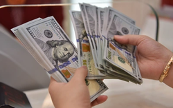 Giá USD tự do ngày 18/4 tăng vọt, xác lập kỷ lục mới
