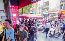 Giá vàng tăng vượt mọi dự báo, 'điên loạn' ở chợ đen