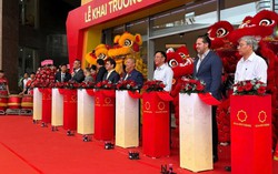 Chủ tịch Hoa Sen Lê Phước Vũ "xuống núi" bắt tay tỷ phú Trần Bá Dương: Chính thức kích hoạt "bom tấn" bán lẻ Hoa Sen Home