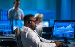 Khối ngoại thẳng tay bán ròng hơn 1.800 tỷ đồng phiên VN-Index giảm 28 điểm, cổ phiếu nào bị "xả" mạnh nhất?