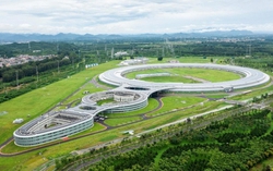 Một quốc gia sở hữu công nghệ số một Châu Á, có khả năng sáng hơn Mặt Trời 1.000 tỷ lần