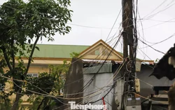 Sống thấp thỏm ở khu tập thể xuống cấp nghiêm trọng