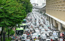 Đường nội đô Hà Nội giảm tốc mạnh, có nơi chỉ di chuyển được 12km/h