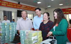GPMB Quốc lộ 1A: Máy đếm tiền chạy hết công suất, người dân mang bao tải tiền về
