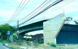 Cắm biển báo công trường thi công nhưng 2 năm trời không thấy bóng công nhân