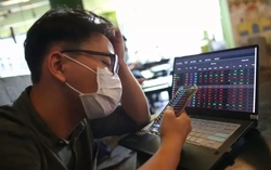 Chứng khoán ‘rơi tự do’ hơn 50 điểm rồi bất ngờ kéo ngược phút cuối