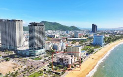 Cận cảnh tháo dỡ khách sạn hạng sang chắn biển Quy Nhơn