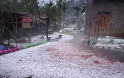Nhiều nhà bị tốc mái, ô tô vỡ kính do mưa đá, giông lốc ở Thái Nguyên