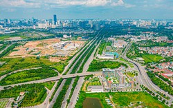 Việt Nam sở hữu một đại lộ rộng kỷ lục, quy mô 16 làn xe đẹp như Châu Âu, được khánh thành vào đúng dịp đặc biệt, cả trăm tòa chung cư bám dọc theo