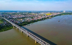 Thành phố bên sông và 'giới hạn đỏ' của sông Hồng