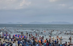 Biển Vũng Tàu 'ken đặc' du khách