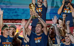 Biển người phủ kín Madrid, đón nhà vô địch World Cup 2026 trở về