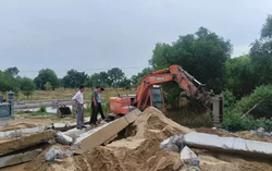 Vụ lăng mộ ‘khủng’ trên đất trồng cây: Tháo dỡ 2 công trình trái phép