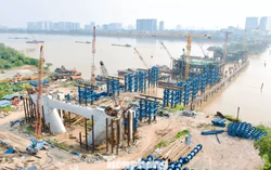 Đại công trường cầu Trần Hưng Đạo tăng tốc trước mùa mưa lũ