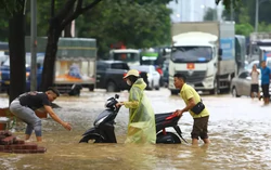 Hà Nội chuẩn bị kịch bản 'chống tê liệt' giao thông khi mưa cực đoan