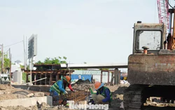 Cầu đi bộ gần 1.000 tỷ đồng qua sông Sài Gòn bước vào giai đoạn ‘chạy nước rút’