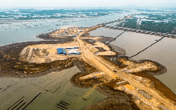 Tỷ phú Phạm Nhật Vượng đang cho xây "siêu" đô thị biển 18 tỷ USD lớn nhất Việt Nam, nơi quy hoạch công viên câu cá rừng ngập mặn 800 ha, rộng gấp 45 lần sân Mỹ Đình