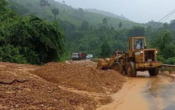 Thông xe 3 vị trí sạt lở nghiêm trọng trên đường Hồ Chí Minh qua Quảng Trị