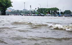 Hà Nội mưa cả đêm không ngớt, loạt tuyến phố ngập úng