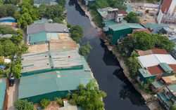 Chủ tịch Hà Nội chỉ đạo xử lý nhà xưởng ‘băm nát’ hành lang thoát lũ sông Nhuệ