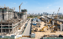 Ngành xây dựng 6 tháng đầu năm 2026: Đơn hàng chất đống, nhà thầu vẫn "ngấp nghé" lo rủi ro?