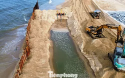 Nhìn gần công trình ‘lá chắn’ 260 tỷ đồng tăng tốc thi công trước biển Thuận An