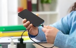 Lời khuyên cho những người thường xuyên sạc điện thoại đến 100%