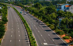 Gỡ xong "nút thắt" 250m, tuyến Quốc lộ 1.500 tỷ cửa ngõ phía Nam lột xác: Đường lớn mở đến đâu, nhà phố đua nhau mọc lên đến đó