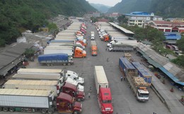 Hàng trăm xe dưa hấu, thanh long lại ùn tắc ở cửa khẩu Tân Thanh