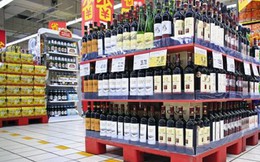 Trung Quốc: Người tiêu dùng tiết kiệm, rượu nhập khẩu nằm phủ bụi