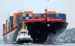Tàu biển “đắp chiếu”, thiệt hại hàng tỷ USD