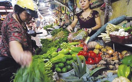 Hà Nội: Rau quả “loạn” giá bán sau trận mưa lớn