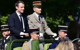Mâu thuẫn với Tổng thống Macron, Tổng tư lệnh Pháp từ chức